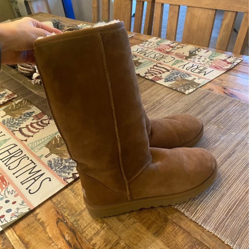 UGG Classic Tall Boot size 8 (Chesnut)